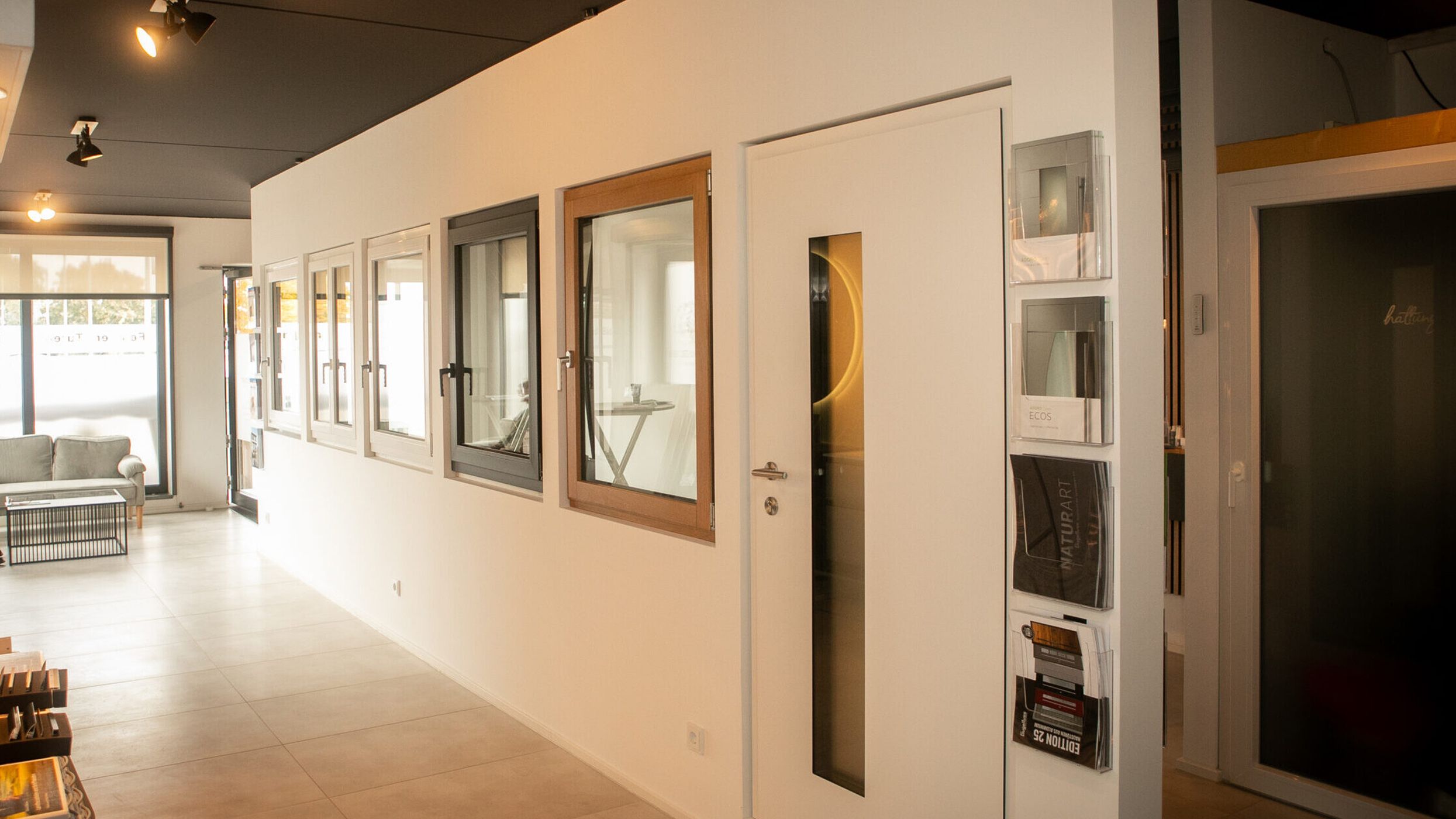 Fenster- und Türenausstellung im Showroom von Bauelemente Ruffing in Ergolding